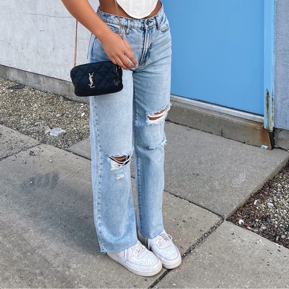 Levi’s Wedgie Straight Light Wash Denim Jeans - Picture 1 of 3